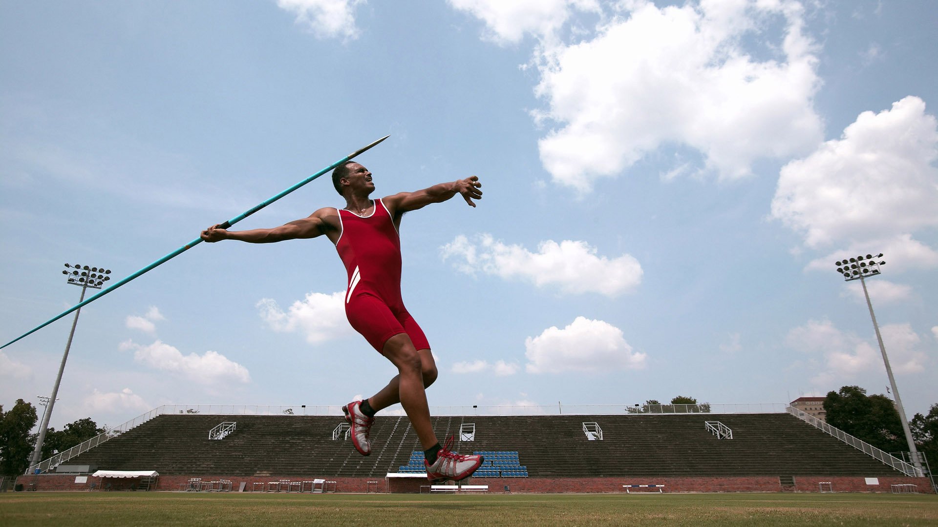 主场球迷创意应援再升级，赛场氛围震撼国际观众，球员应援口号